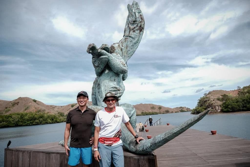 Menparekraf Sandiaga Uno Bareng Menkes Singapura Berwisata ke TN Komodo (Foto:Kemenparekraf) Menparekraf Sandiaga Uno Bareng Menkes Singapura Berwisata ke TN Komodo (Foto:Kemenparekraf)