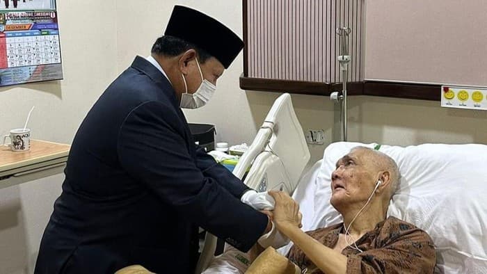 Try Soetrisno dijenguk Prabowo Subianto (foto: istimewa) Try Soetrisno dijenguk Prabowo Subianto (foto: istimewa)