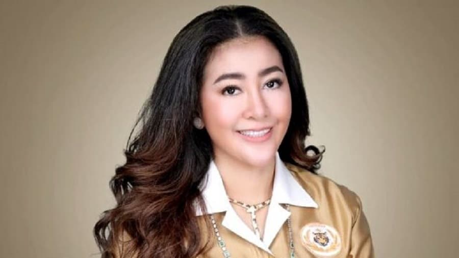 Hasnaeni atau yang dikenal Wanita Emas (Foto:Istimewa) Hasnaeni atau yang dikenal Wanita Emas (Foto:Istimewa)