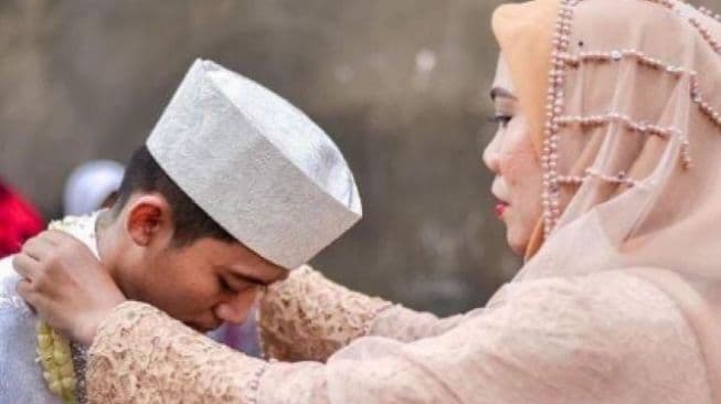 Rozi dan mertuanya yang ketahuan selingkuh Rozi dan mertuanya yang ketahuan selingkuh