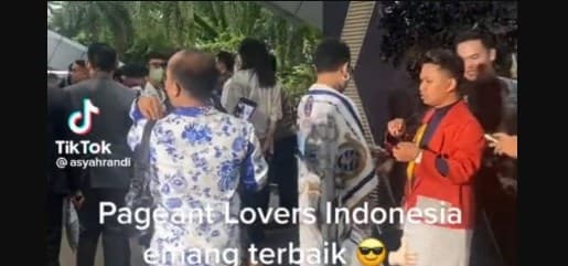 Viral dugaan pesta LGBT di Sentul Bogor. Viral dugaan pesta LGBT di Sentul Bogor.