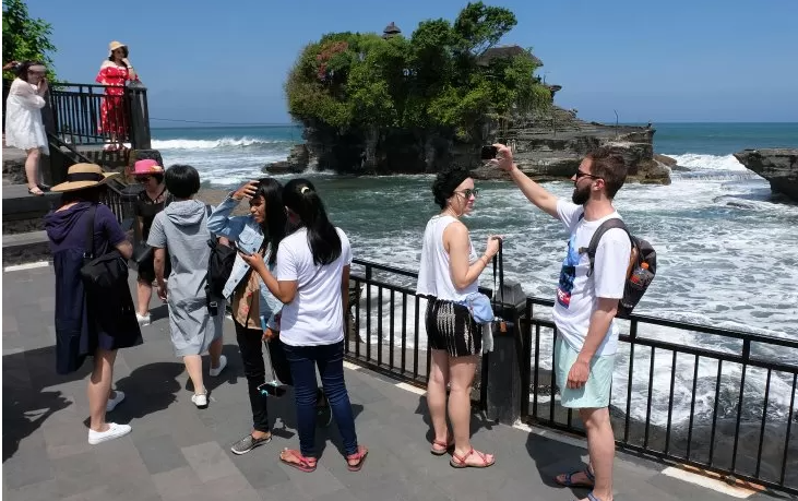 Wisatawan (Foto:ANTARA /Nyoman Hendra Wibowo/nym/wsj) Wisatawan (Foto:ANTARA /Nyoman Hendra Wibowo/nym/wsj)
