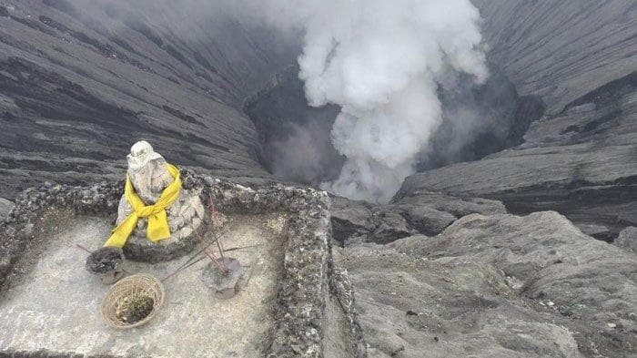 Misteri Hilangnya Patung Ganesha di Bibir Kawah Gunung Bromo Akhirnya Terungkap (Foto:Istimewa) Misteri Hilangnya Patung Ganesha di Bibir Kawah Gunung Bromo Akhirnya Terungkap (Foto:Istimewa)