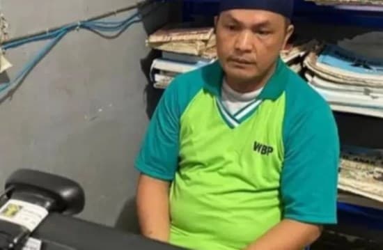 Mantan kades yang tilep dana desa Rp 898 juta. (Foto: Instagram @undercover) Mantan kades yang tilep dana desa Rp 898 juta. (Foto: Instagram @undercover)