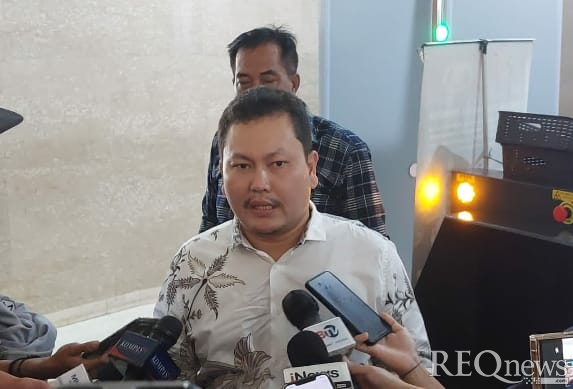 Ketua Umum Relawan Indonesia Bersatu Lisman Hasibuan di Bareskrim Polri (Foto: Hastina/REQnews) Ketua Umum Relawan Indonesia Bersatu Lisman Hasibuan di Bareskrim Polri (Foto: Hastina/REQnews)