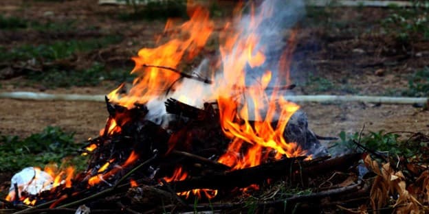 Ilustrasi bakar sampah (Foto:Istimewa) Ilustrasi bakar sampah (Foto:Istimewa)