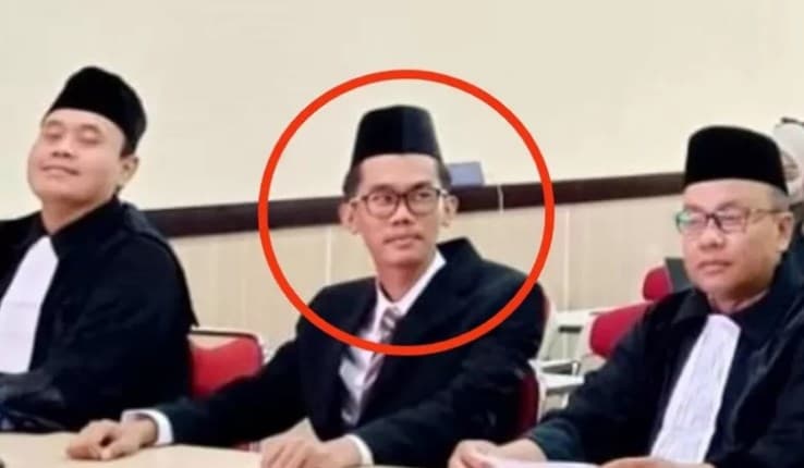 Almas Tsaqibbirru, sosok yang mengajukan gugatan ke MK terkait batas usia sebagai syarat pendaftaran capres-cawapres. Almas Tsaqibbirru, sosok yang mengajukan gugatan ke MK terkait batas usia sebagai syarat pendaftaran capres-cawapres.