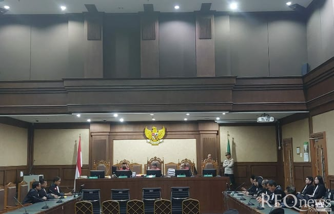 Persidangan kasus Lukas Enembe di PN Jakarta Pusat pada Senin 9 Oktober 2023 (Foto: Hastina/REQnews) Persidangan kasus Lukas Enembe di PN Jakarta Pusat pada Senin 9 Oktober 2023 (Foto: Hastina/REQnews)