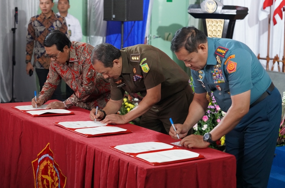 Penandatanganan MoU antara Kejagung, TNI dan MA pada Senin 6 November 2023 (Foto: Kejagung) Penandatanganan MoU antara Kejagung, TNI dan MA pada Senin 6 November 2023 (Foto: Kejagung)