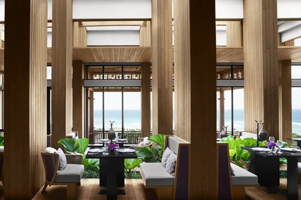 Bejana, signature restaurant di The Ritz-Carlton, Bali Bejana, signature restaurant di The Ritz-Carlton, Bali