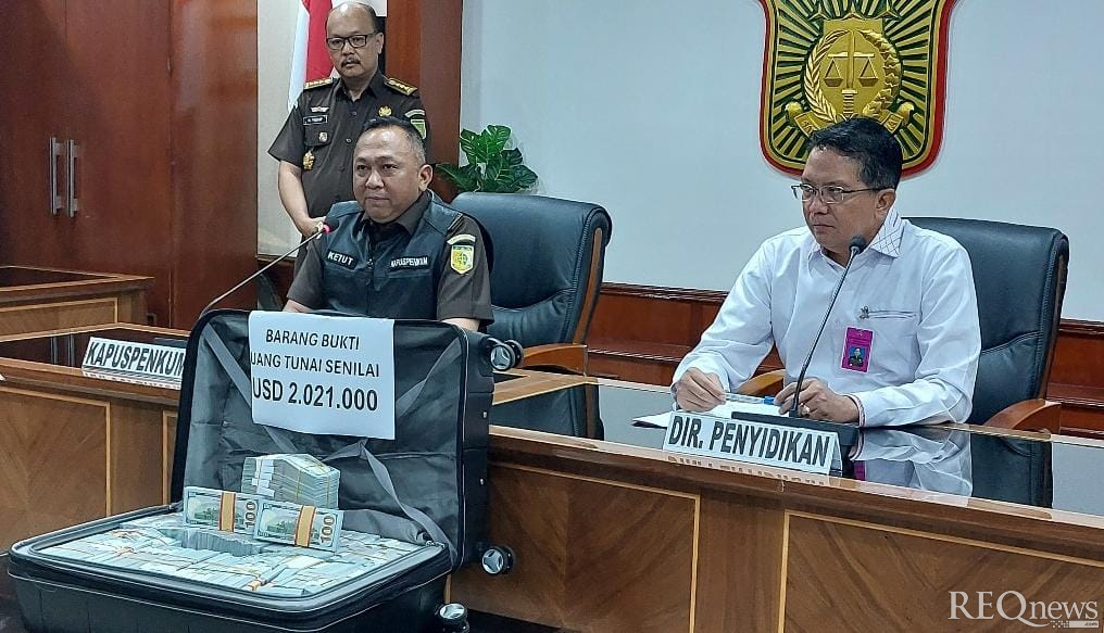 Kapuspenkum Kejagung Ketut Sumedana dan Dirdik Kejagung Kuntadi dalam konferensi pers di Kejaksaan Agung (Foto: Hastina/REQnews) Kapuspenkum Kejagung Ketut Sumedana dan Dirdik Kejagung Kuntadi dalam konferensi pers di Kejaksaan Agung (Foto: Hastina/REQnews)