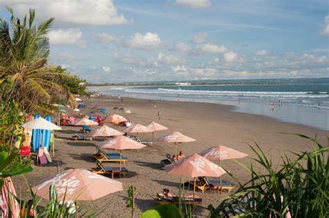 Pantai Kuta Bali (Foto:travelingyuk.com) Pantai Kuta Bali (Foto:travelingyuk.com)
