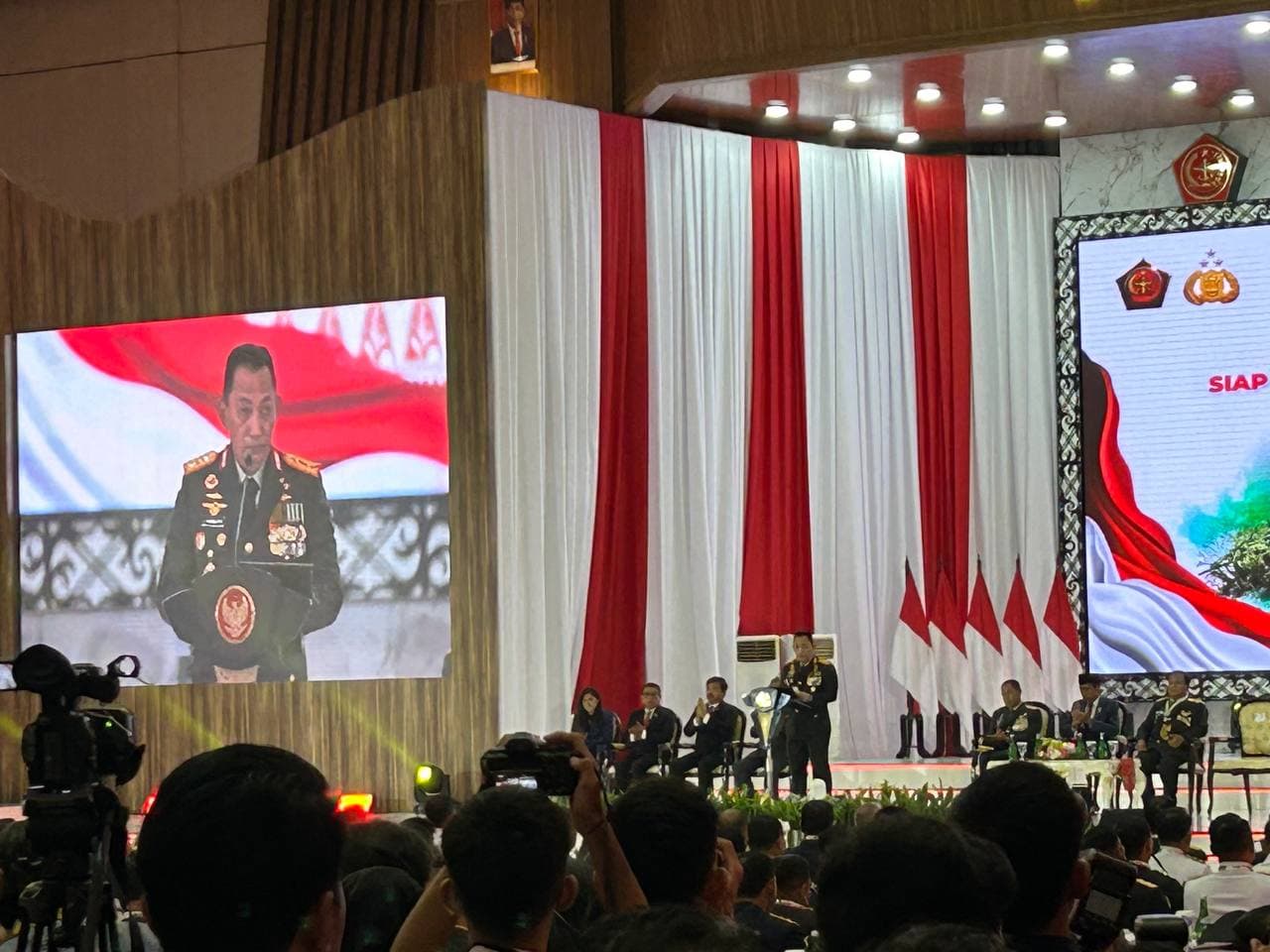 Kapolri Jenderal Listyo Sigit Prabowo dalam Rapim TNI-POLRI di Mabes TNI Cilangkap (Foto: Hastina/REQnews) Kapolri Jenderal Listyo Sigit Prabowo dalam Rapim TNI-POLRI di Mabes TNI Cilangkap (Foto: Hastina/REQnews)