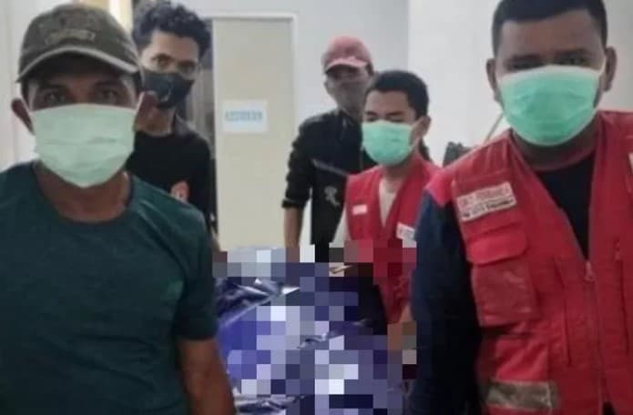 Penemuan jasad wanita di gudang Apotek Kimia Farma Samarinda. (Foto: Instagram @fakta.indo) Penemuan jasad wanita di gudang Apotek Kimia Farma Samarinda. (Foto: Instagram @fakta.indo)