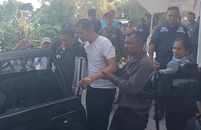 Oknum kepsek yang viral aniaya siswa sampai tewas akhirnya ditangkap polisi. (Foto: Istimewa) Oknum kepsek yang viral aniaya siswa sampai tewas akhirnya ditangkap polisi. (Foto: Istimewa)