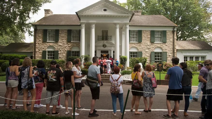 Graceland, rumah Elvis Presley di Memphis, bangunan kedua paling banyak dikunjungi publik AS setelah Gedung Putih. Foto: everythinglubbock.com Graceland, rumah Elvis Presley di Memphis, bangunan kedua paling banyak dikunjungi publik AS setelah Gedung Putih. Foto: everythinglubbock.com