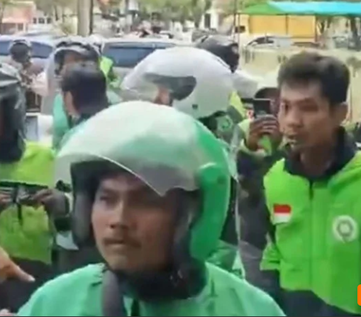 Ojol Geruduk Juru Pakir Liar (Foto:Istimewa) Ojol Geruduk Juru Pakir Liar (Foto:Istimewa)