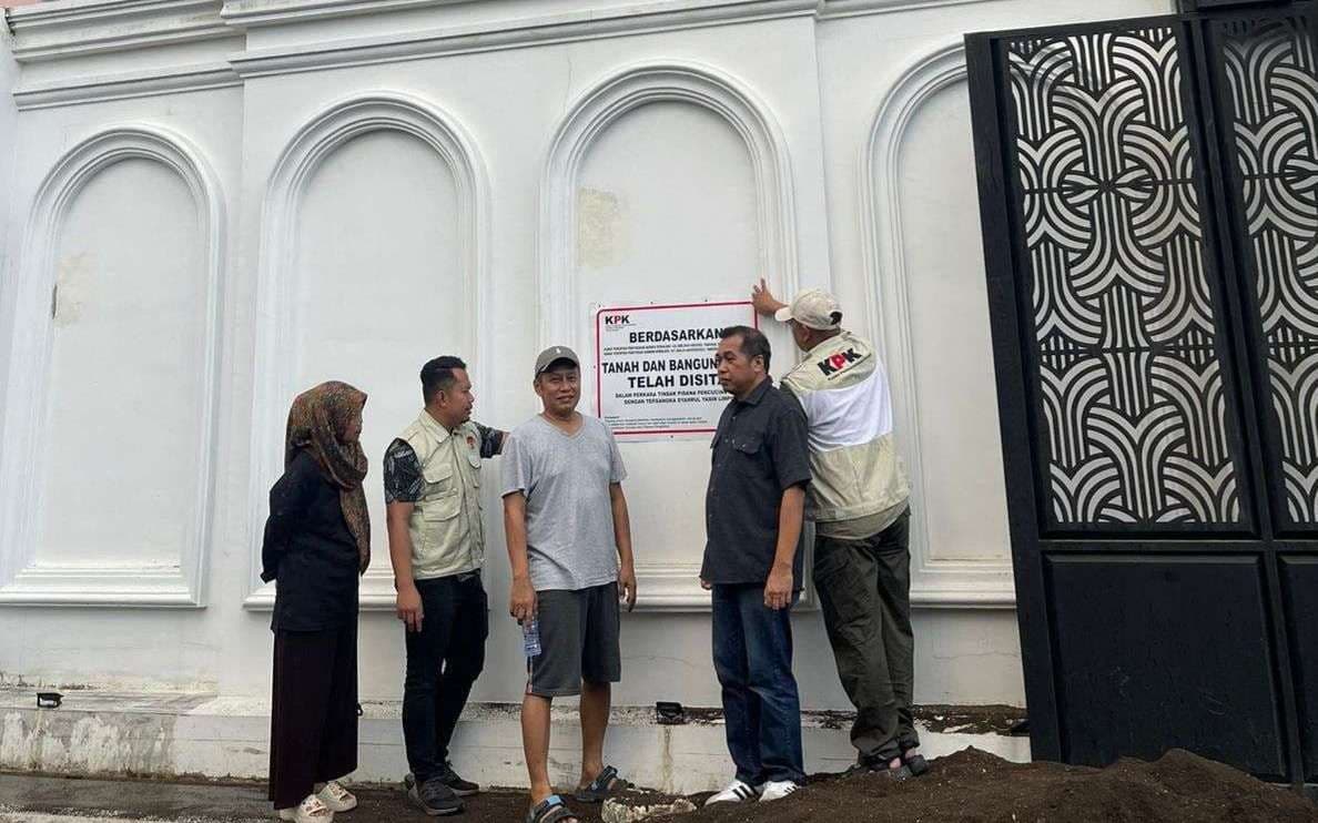 KPK Sita Rumah mewah milik mantan Menteri Pertanian Syahrul Yasin Limpo (SYL) pada Rabu 15 Mei 2024 (Foto:Istimewa) KPK Sita Rumah mewah milik mantan Menteri Pertanian Syahrul Yasin Limpo (SYL) pada Rabu 15 Mei 2024 (Foto:Istimewa)