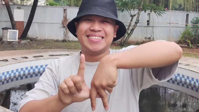 Komika Gerallio dilaporkan ke kepolisian terkait dugaan pelecehan bahasa isyarat. (Foto:Instagram/@gerallio) Komika Gerallio dilaporkan ke kepolisian terkait dugaan pelecehan bahasa isyarat. (Foto:Instagram/@gerallio)