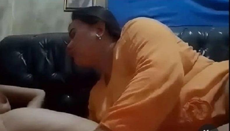 Beredar Video Seorang Ibu Berbaju Orange Melakukan Pencabulan Kepada Anak Laki-lakinya (Foto:Istimewa) Beredar Video Seorang Ibu Berbaju Orange Melakukan Pencabulan Kepada Anak Laki-lakinya (Foto:Istimewa)
