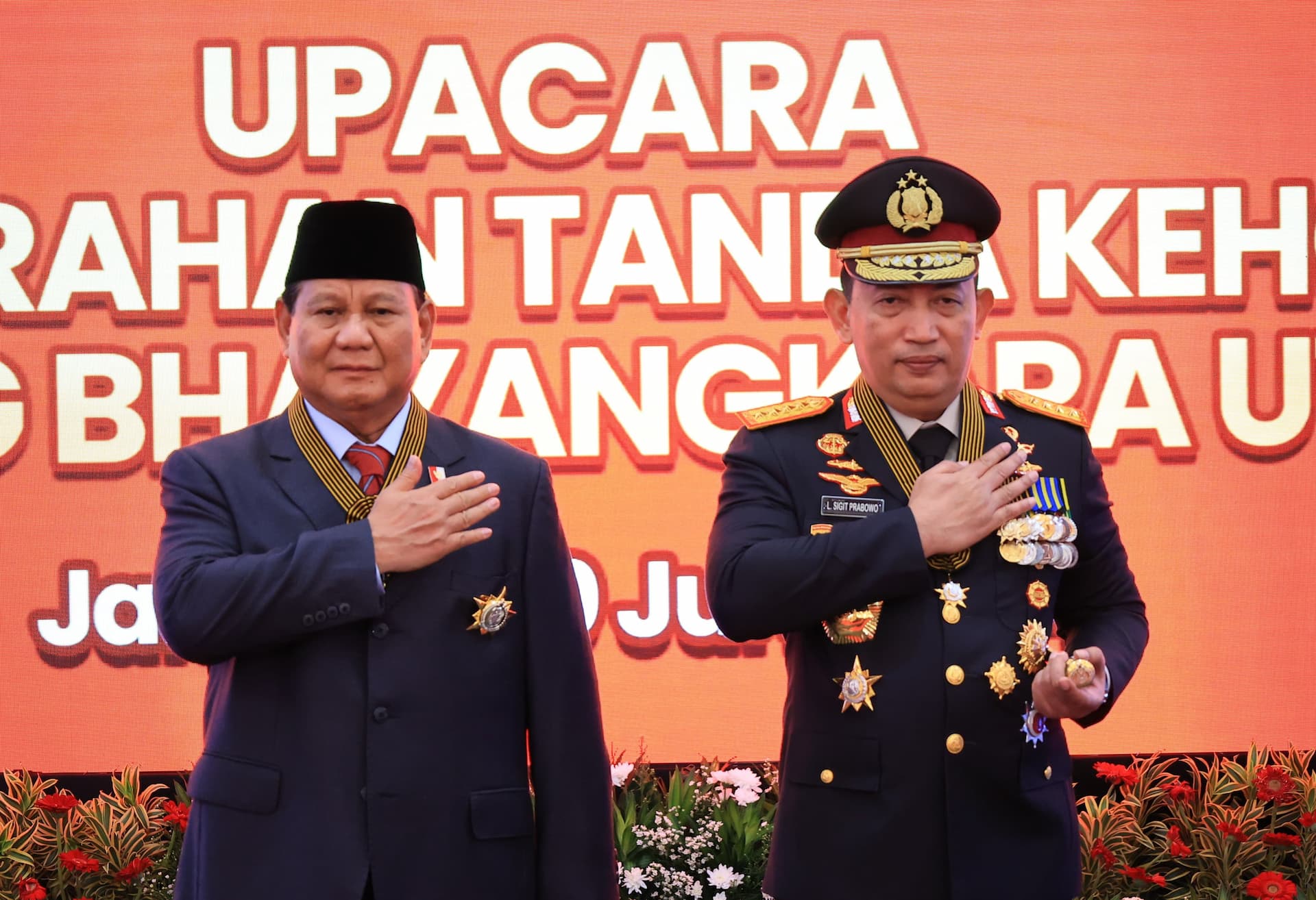 Menteri Pertahanan Prabowo Subianto dan Kapolri Jenderal Listyo Sigit Prabowo di Geudng Rupattama, Mabes Polri (Foto: Polri) Menteri Pertahanan Prabowo Subianto dan Kapolri Jenderal Listyo Sigit Prabowo di Geudng Rupattama, Mabes Polri (Foto: Polri)