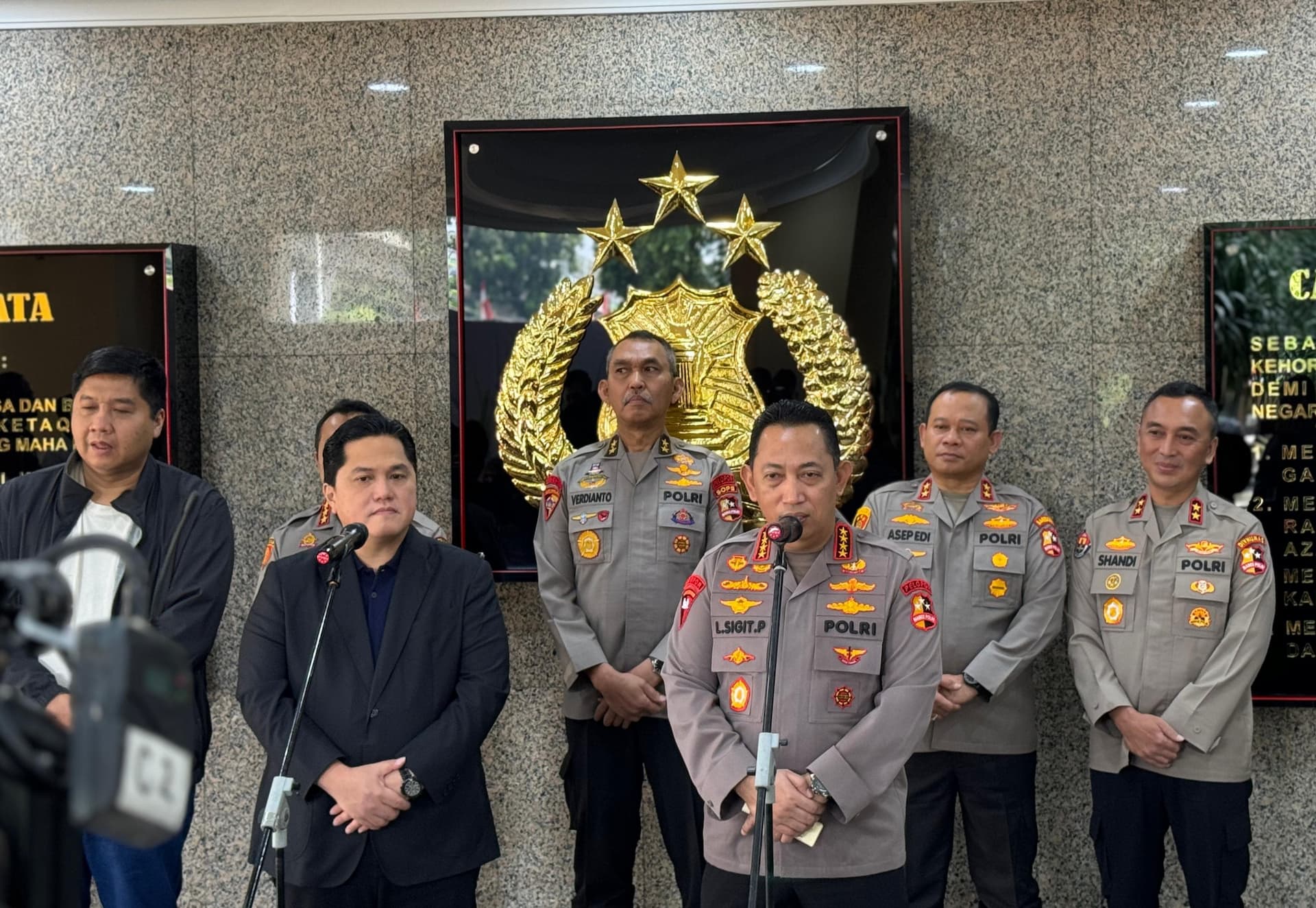 Kapolri Jenderal Listyo Sigit Prabowo dan Ketua Umum PSSI Erick Thohir Kapolri Jenderal Listyo Sigit Prabowo dan Ketua Umum PSSI Erick Thohir