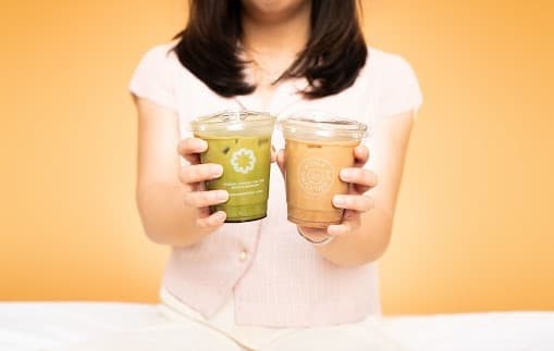 TwoThrds Coffee dan Arummi Foods Hadirkan Inovasi Menu Choco Berries dan Matchapresso. TwoThrds Coffee dan Arummi Foods Hadirkan Inovasi Menu Choco Berries dan Matchapresso.