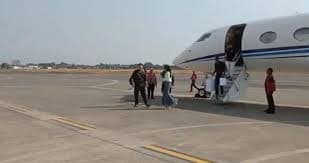 Kaesang-Erina Turun dari Pesawat Jet (Foto:Istimewa) Kaesang-Erina Turun dari Pesawat Jet (Foto:Istimewa)