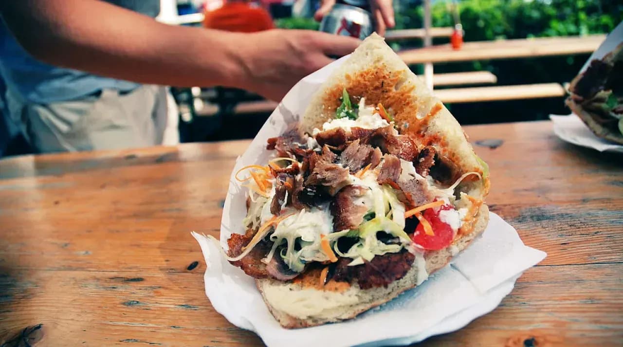 Doner Kebab. Foto: theculturetrip.com Doner Kebab. Foto: theculturetrip.com