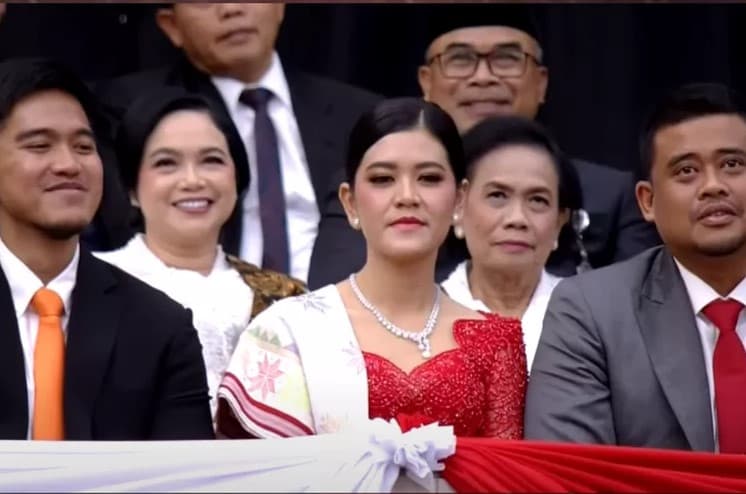 Viral! Kaesang Pangarep dan Bobby Nasution Disoraki Saat Momen Pelantikan Presiden RI. Viral! Kaesang Pangarep dan Bobby Nasution Disoraki Saat Momen Pelantikan Presiden RI.