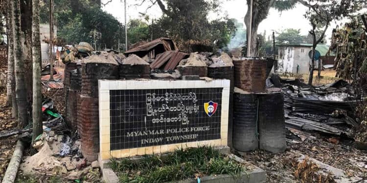 Kantor Polisi Indaw hancur dalam pertempuran. Foto: Irrawaddy Kantor Polisi Indaw hancur dalam pertempuran. Foto: Irrawaddy