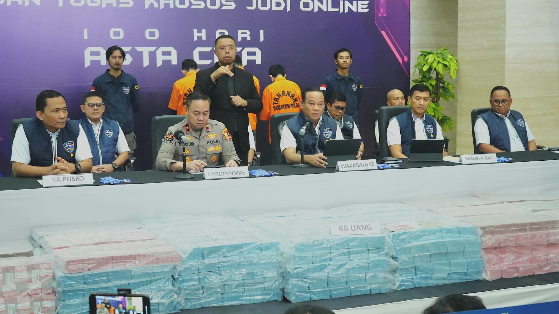 Pengungkapan kasus judi online jaringan internasional (Foto: Istimewa) Pengungkapan kasus judi online jaringan internasional (Foto: Istimewa)