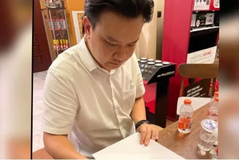 Ivan Sugianto dilaporkan ke polisi. Ivan Sugianto dilaporkan ke polisi.