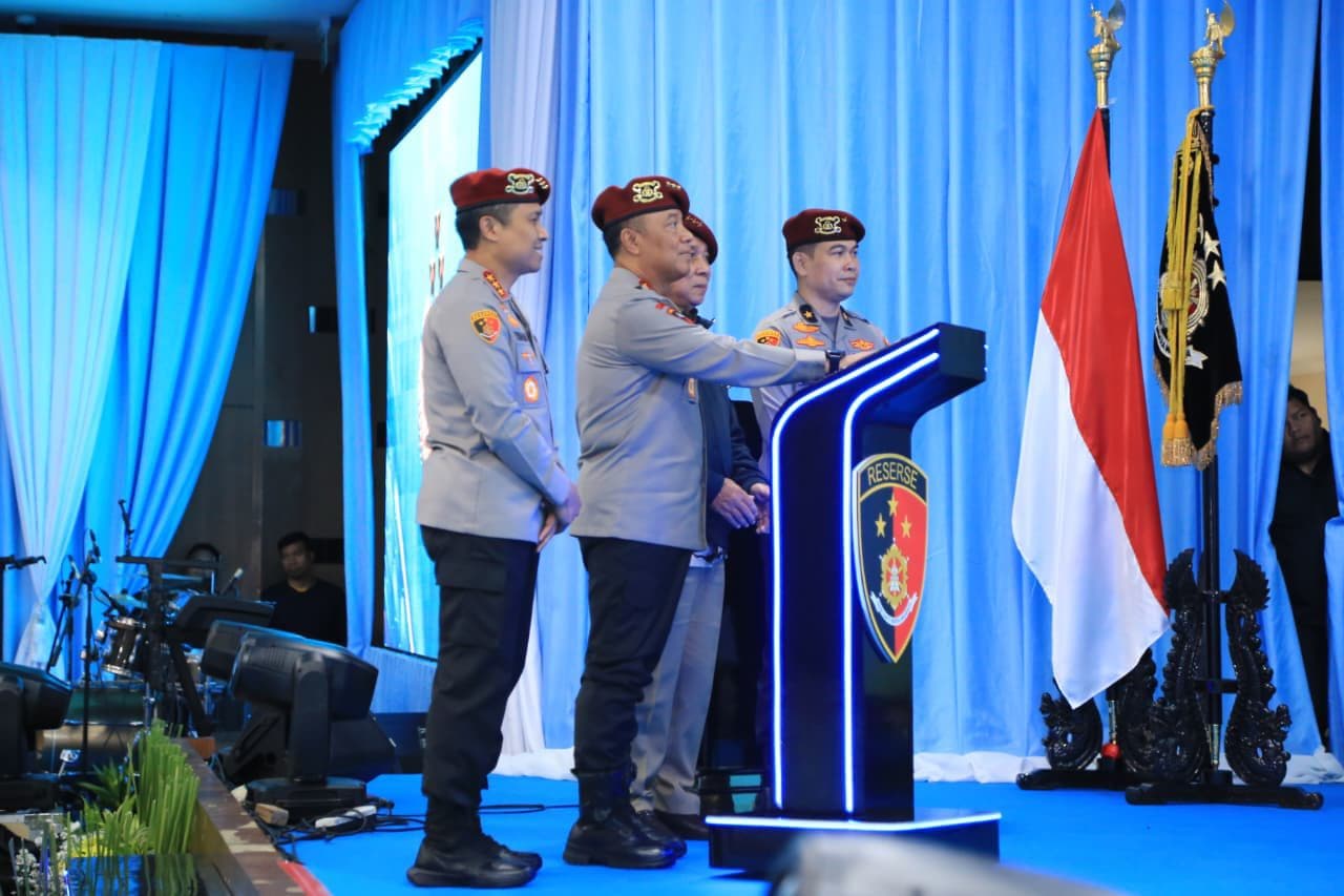 Wakapolri Komjen Dedi Prasetyo meluncurkan aplikasi Pelayanan Pengaduan Reserse Bareskrim Polri (Foto: Polri) Wakapolri Komjen Dedi Prasetyo meluncurkan aplikasi Pelayanan Pengaduan Reserse Bareskrim Polri (Foto: Polri)