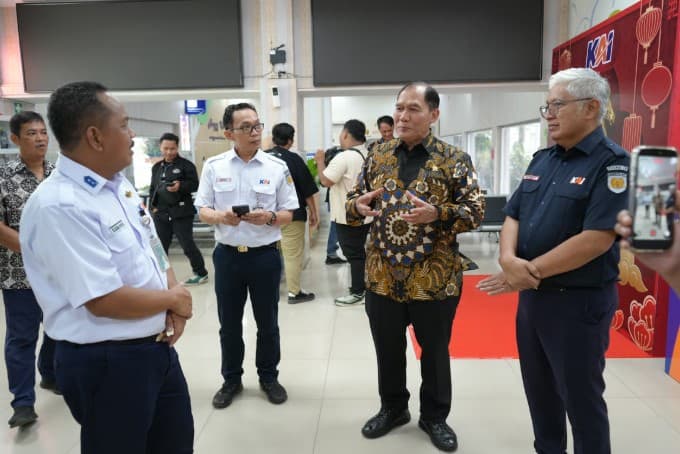 DPR RI Dorong Percepatan Pembangunan Jalur Kereta Api Trans Sumatera. DPR RI Dorong Percepatan Pembangunan Jalur Kereta Api Trans Sumatera.