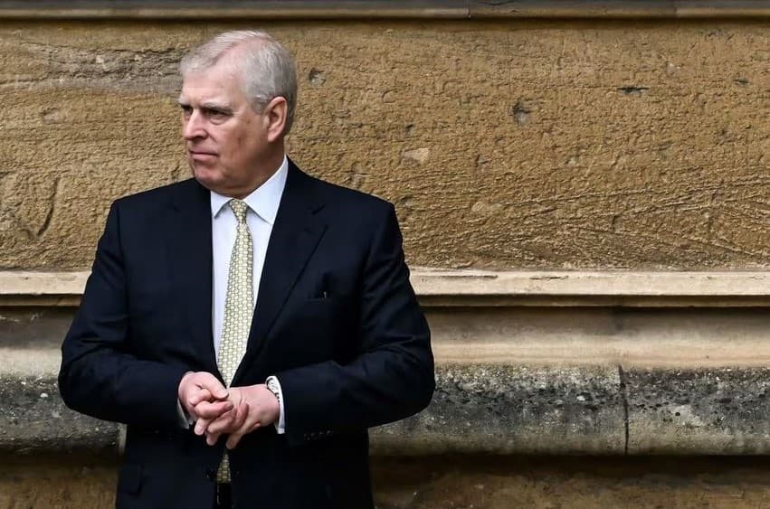 Andrew Mountbatten-Windsor, keluarga Istana Buckingham yang dulu bergelar Pangeran, kini terancam tuduhan jual informasi rahasia. Foto Daily Mirror Andrew Mountbatten-Windsor, keluarga Istana Buckingham yang dulu bergelar Pangeran, kini terancam tuduhan jual informasi rahasia. Foto Daily Mirror