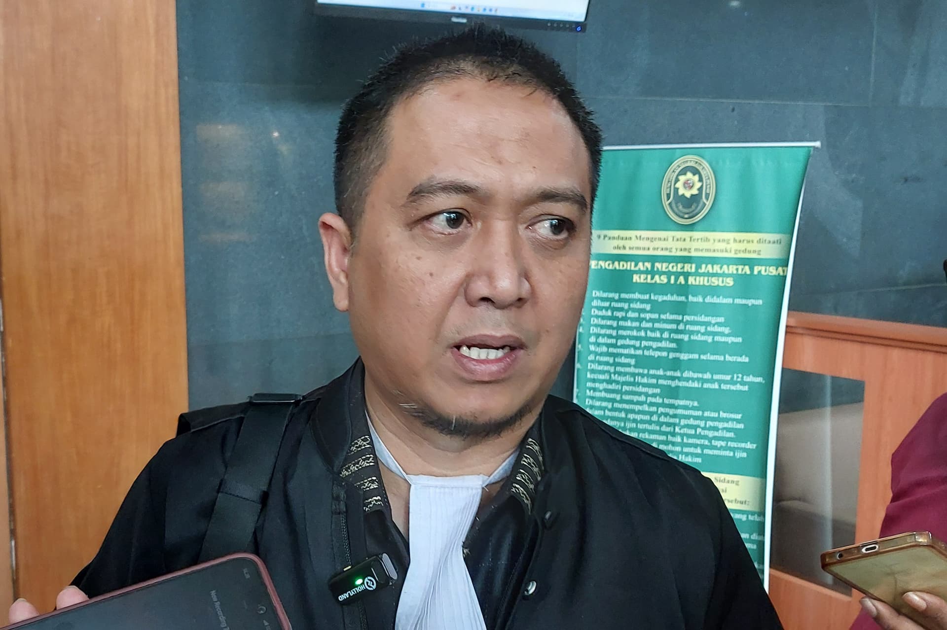 Tim JPU kasus dugaan korupsi Chromebook, Roy Riady (Foto: Hastina/REQnews) Tim JPU kasus dugaan korupsi Chromebook, Roy Riady (Foto: Hastina/REQnews)
