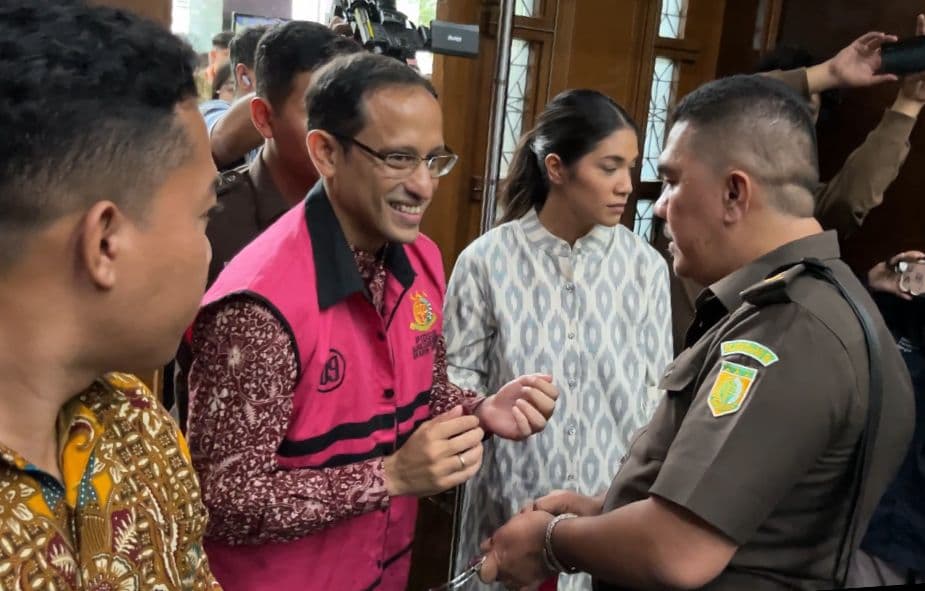 Mantan Mendikbud Ristek Nadiem Anwar Makarim di PN Tipikor Jakpus (Foto: Hastina/REQnews) Mantan Mendikbud Ristek Nadiem Anwar Makarim di PN Tipikor Jakpus (Foto: Hastina/REQnews)
