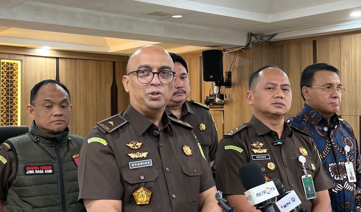 Dirdik Jampidsus Kejagung Syarief Sulaeman Nahdi, Kapuspenkum Kejagung Anang Supriatna dan Jubir Satgas PKH Barita Simanjuntak (Foto: Hastina/REQnews) Dirdik Jampidsus Kejagung Syarief Sulaeman Nahdi, Kapuspenkum Kejagung Anang Supriatna dan Jubir Satgas PKH Barita Simanjuntak (Foto: Hastina/REQnews)