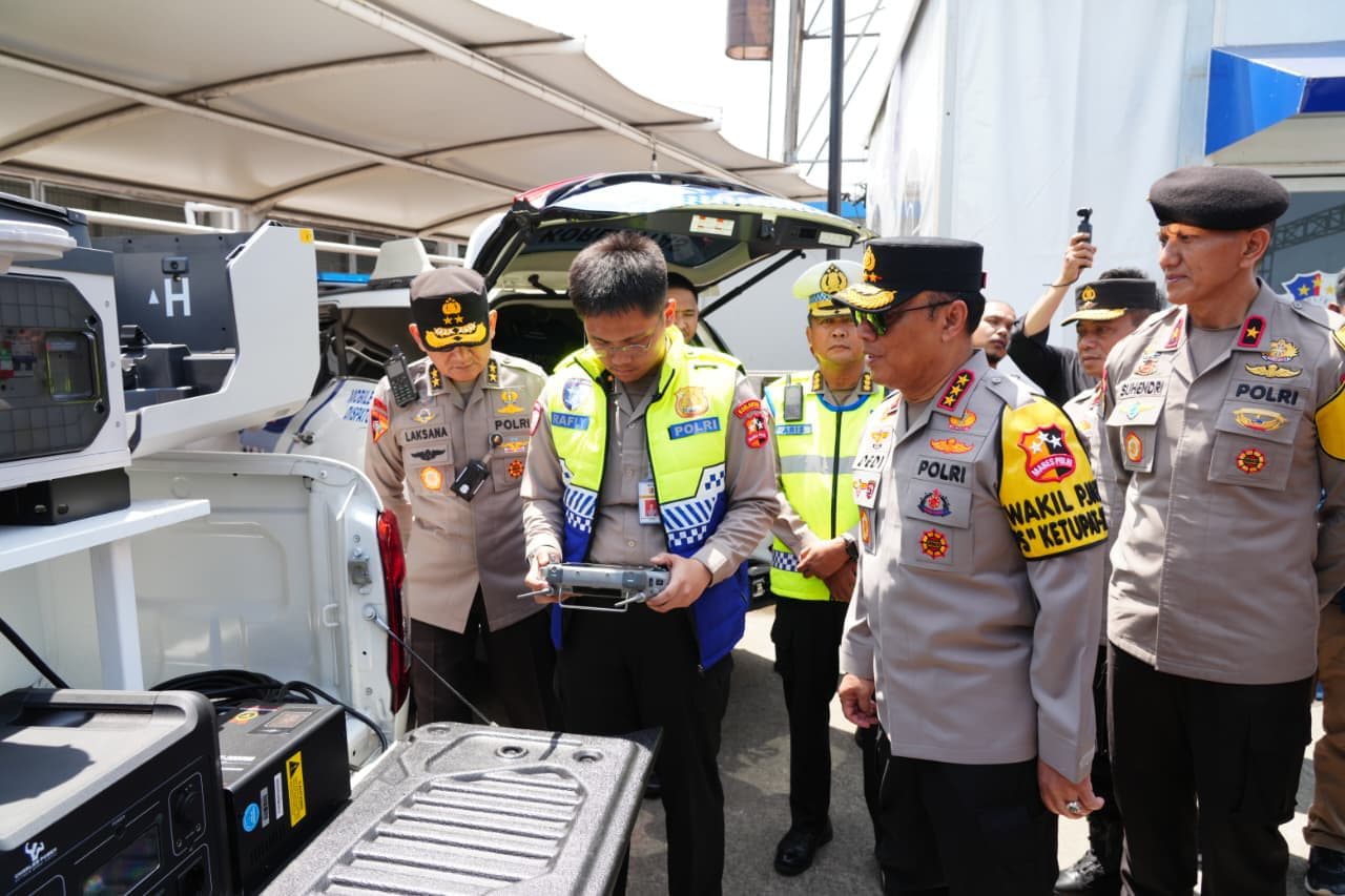 Wakapolri Komjen Dedi Prasetyo meninjau arus mudik Lebaran 2026 (Foto: Polri) Wakapolri Komjen Dedi Prasetyo meninjau arus mudik Lebaran 2026 (Foto: Polri)