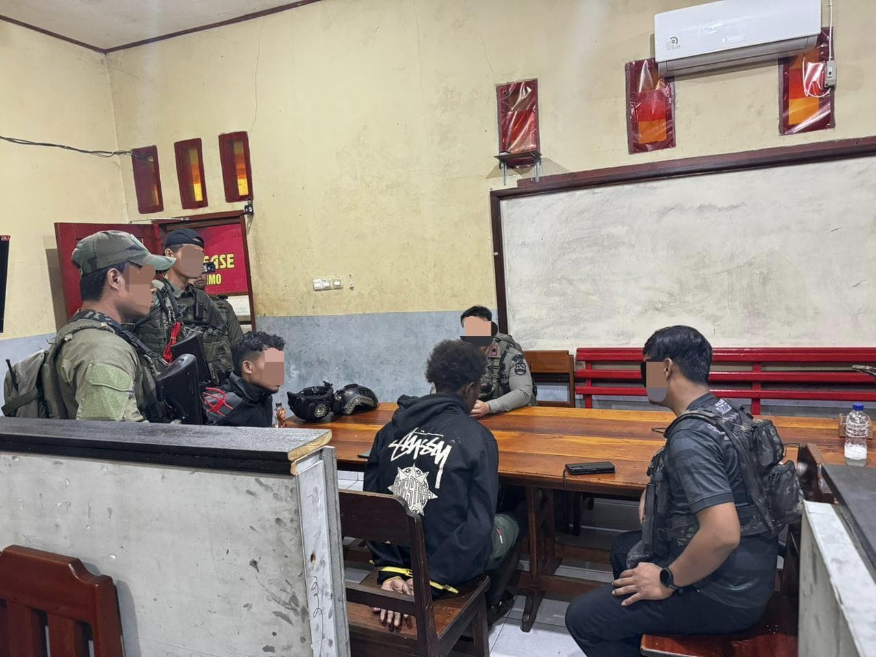 Penangkapan anggota KKB, narapidana yang kabur dari Lapas Wamena (Foto: Polri) Penangkapan anggota KKB, narapidana yang kabur dari Lapas Wamena (Foto: Polri)