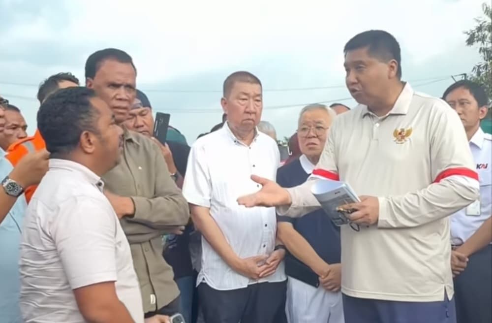 Menteri PKP Maruarar dan Ketum GRIB Hercules berdebat terkait legalitas tanah di Tanah Abang. (Foto: IG Maruarar) Menteri PKP Maruarar dan Ketum GRIB Hercules berdebat terkait legalitas tanah di Tanah Abang. (Foto: IG Maruarar)