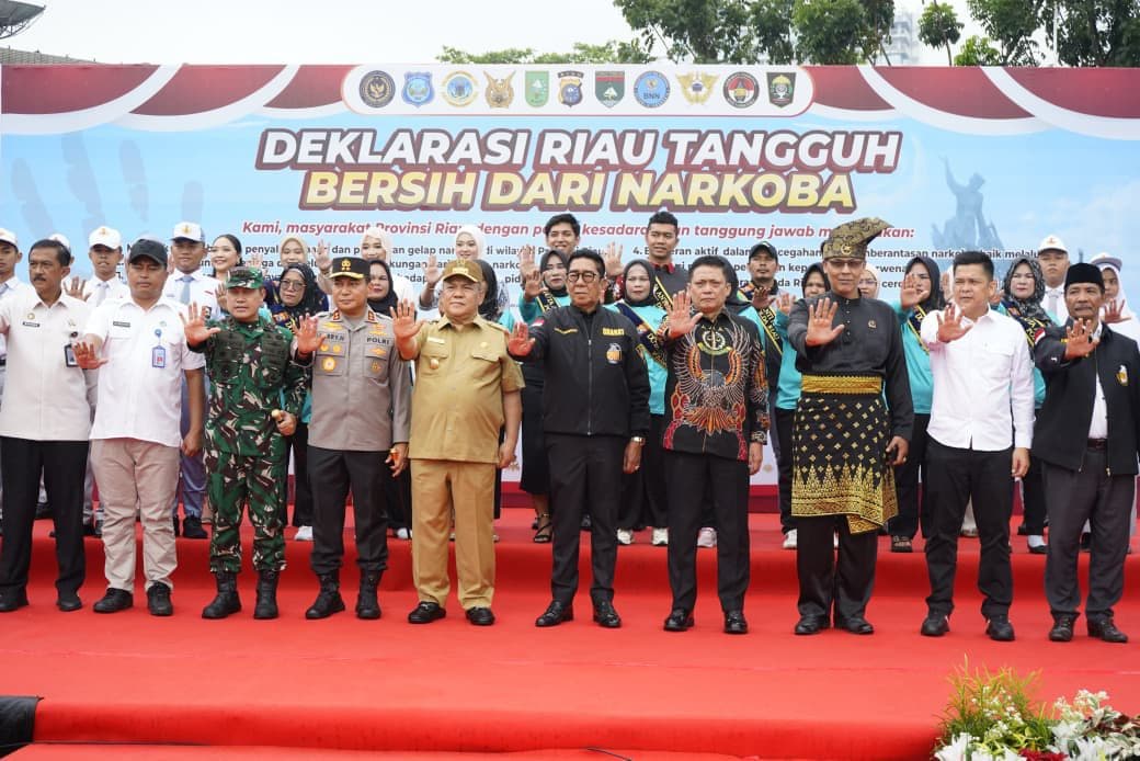 Polda Riau bersama pemerintah provinsi komitmen memberantas narkoba (Foto: dok. Polri) Polda Riau bersama pemerintah provinsi komitmen memberantas narkoba (Foto: dok. Polri)