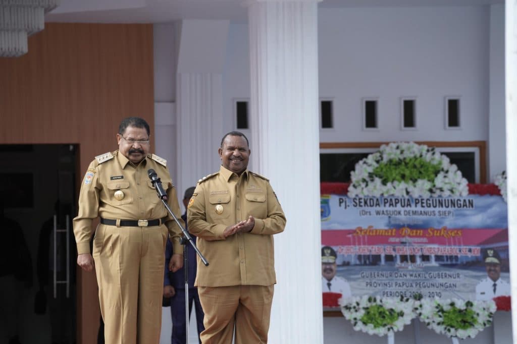 Gubernur Papua Pegunungan John Tabo (Foto:https://diskominfosatik.papuapegunungan.go.id/) Gubernur Papua Pegunungan John Tabo (Foto:https://diskominfosatik.papuapegunungan.go.id/)