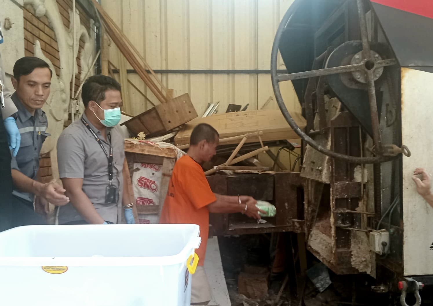Kegiatan pemusnahan barang bukti narkotika jenis sabu di Bareskrim Polri, Jakarta Selatan (Foto: dok. Polri) Kegiatan pemusnahan barang bukti narkotika jenis sabu di Bareskrim Polri, Jakarta Selatan (Foto: dok. Polri)