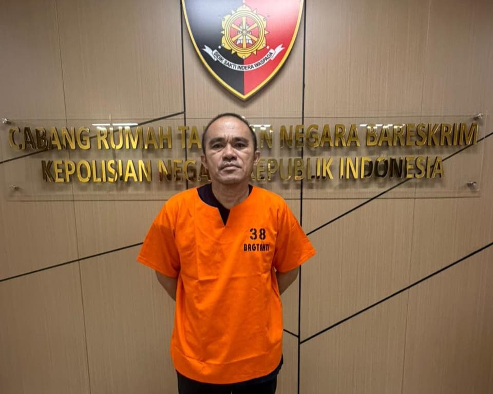 Mantan Kasat Reserse Narkoba Polres Kutai Barat AKP Deky Jonathan Sasiang ditahan di Rutan Bareskrim Polri, Jakarta (Foto: dok. Polri) Mantan Kasat Reserse Narkoba Polres Kutai Barat AKP Deky Jonathan Sasiang ditahan di Rutan Bareskrim Polri, Jakarta (Foto: dok. Polri)