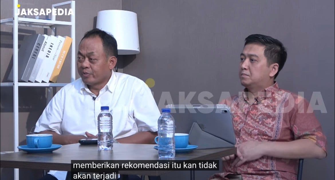 Guru Besar Ilmu Hukum Universitas Al Azhar Indonesia (UAI) Prof Suparji Ahmad dan JPU Roy Riady (Foto: YouTube Jaksapedia) Guru Besar Ilmu Hukum Universitas Al Azhar Indonesia (UAI) Prof Suparji Ahmad dan JPU Roy Riady (Foto: YouTube Jaksapedia)
