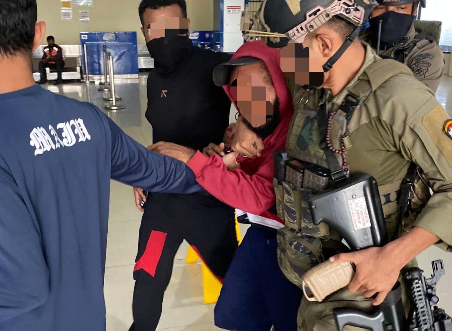 Satgas Damai Cartenz 2026 menangkap Wakil Komandan Batalyon (Wadanyon) HSSBI Kelompok Kriminal Bersenjata (KKB) Kodap XVI Yahukimo. (Foto: dok. Polri) Satgas Damai Cartenz 2026 menangkap Wakil Komandan Batalyon (Wadanyon) HSSBI Kelompok Kriminal Bersenjata (KKB) Kodap XVI Yahukimo. (Foto: dok. Polri)