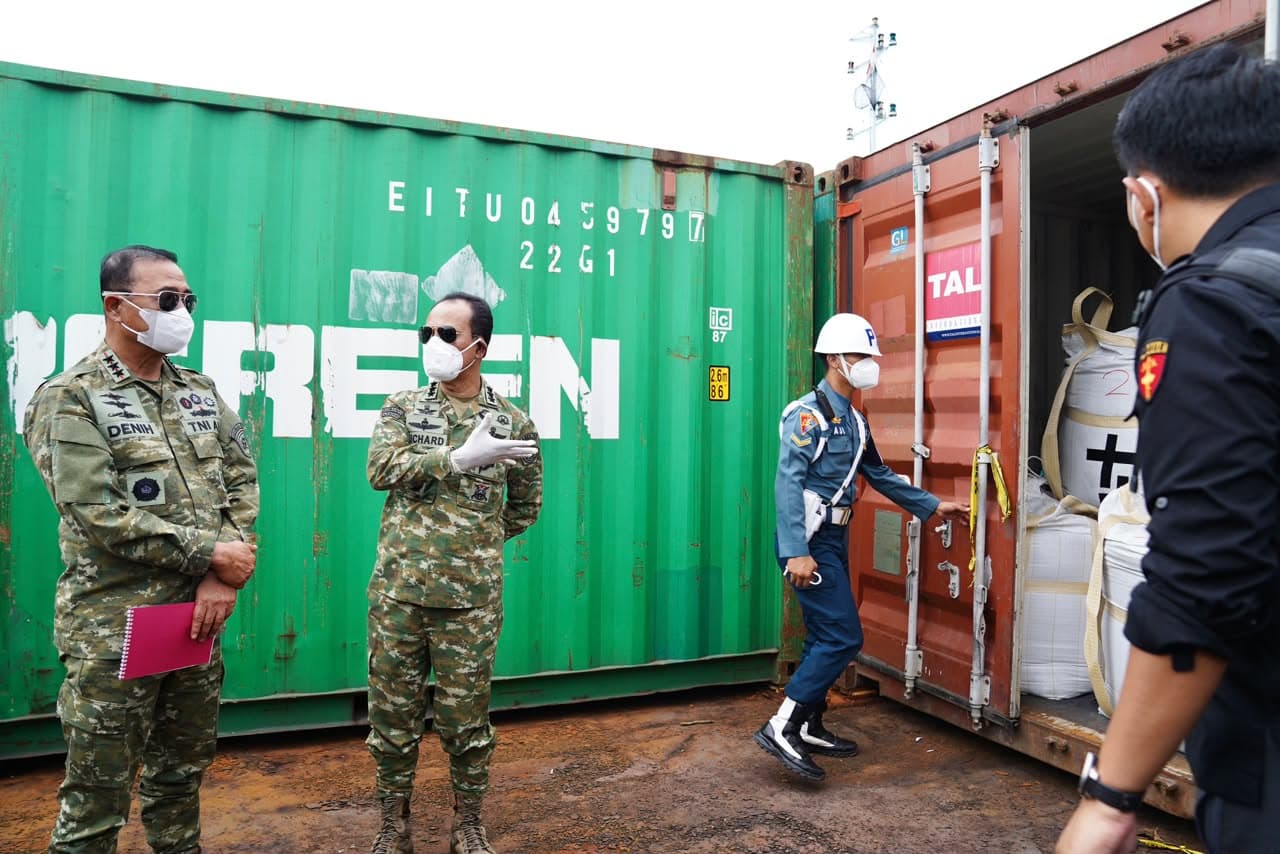 Kontainer barang tambang di Batam, Kepulauan Riau (Foto: dok. Kejaksaan) Kontainer barang tambang di Batam, Kepulauan Riau (Foto: dok. Kejaksaan)