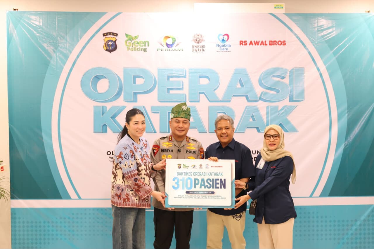 Kegiatan kemanusiaan operasi katarak gratis untuk 310 warga di Provinsi Riau. (Foto: dok. Polri) Kegiatan kemanusiaan operasi katarak gratis untuk 310 warga di Provinsi Riau. (Foto: dok. Polri)